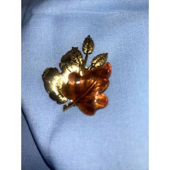 Autumn Leaves Fashion Brooch Jewelry Goldtone Textured Oak Leaves 2” wide Pin - Picture 8 of 8